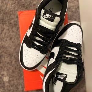 Nike panda low dunks
